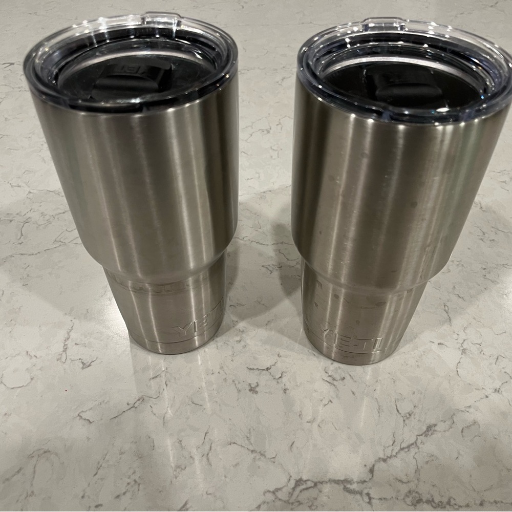 Set of 2 yeti 30oz mugs with mag slider lids